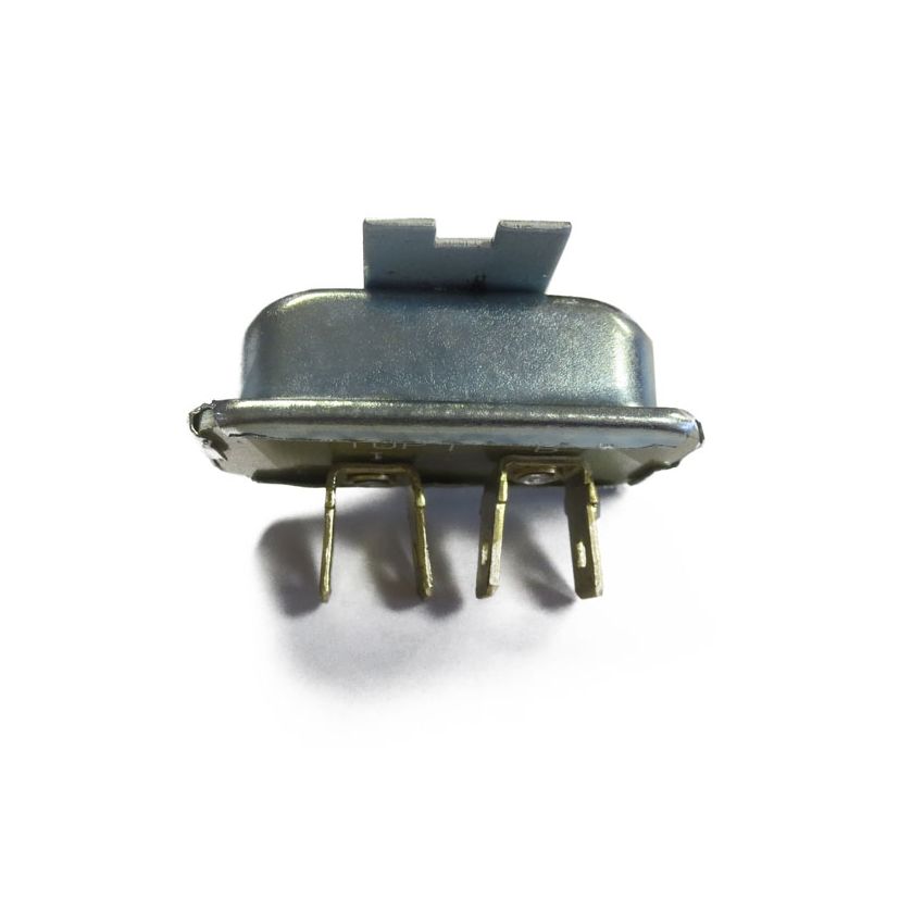 VOLTAGE STABILISER (POSITIVE):  MGB