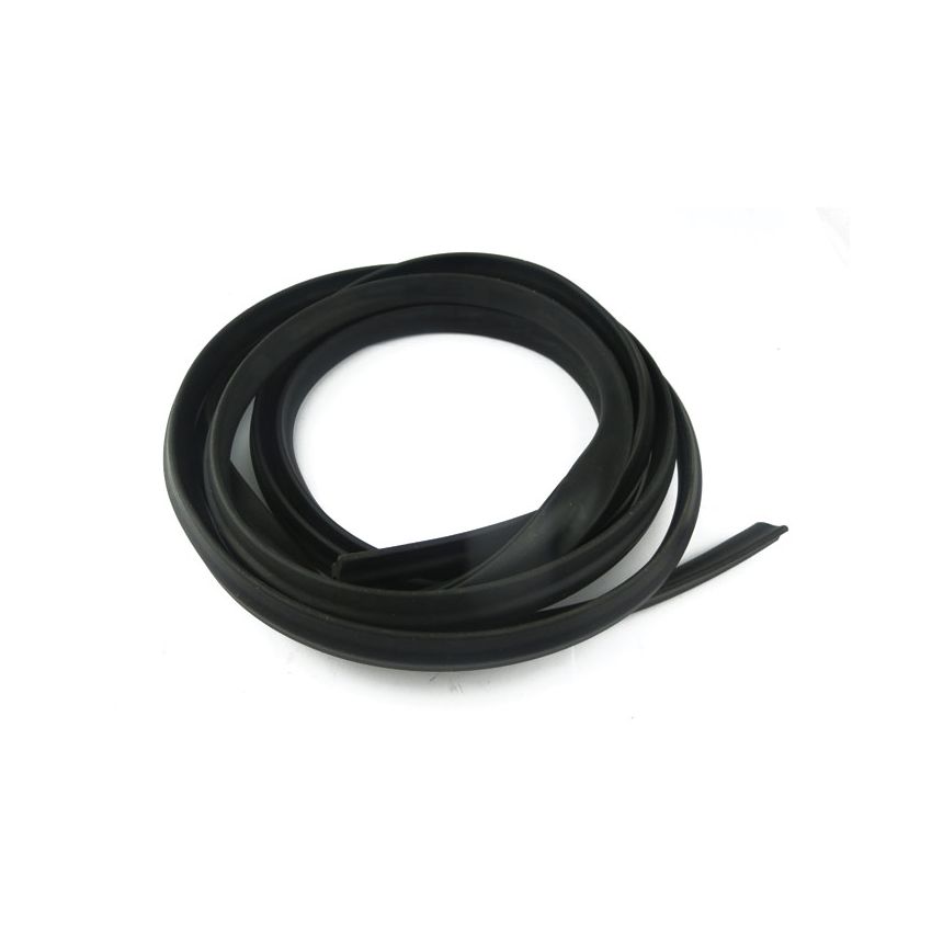 BOOT LID SEAL:  TR3A  TS60001 >