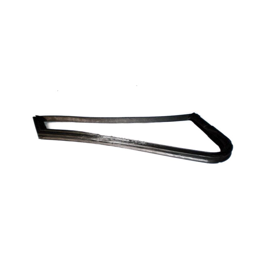 RH QUARTER LIGHT SEAL:  S&M 66-79
