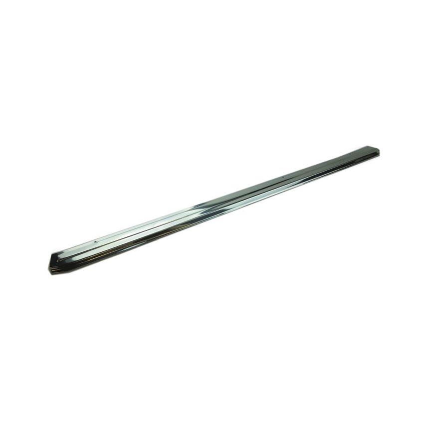 RH REAR QUARTER LIGHT MOULDING:  MGB GT