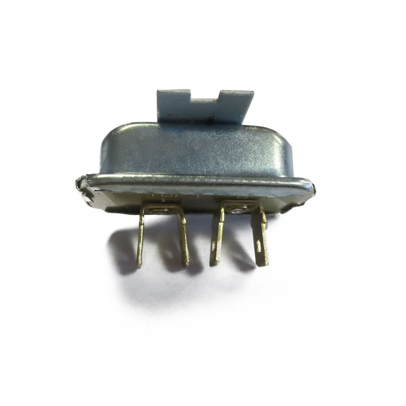 VOLTAGE STABILISER (POSITIVE):  MGB