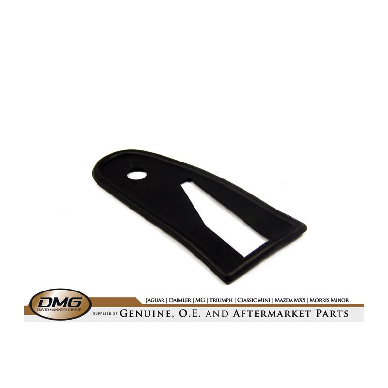 WINDSCREEN POST PAD:  AH 100-6 3000 56-62