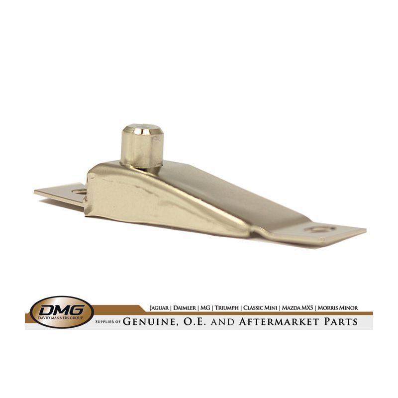 BOOT LID CATCH PLATE:  TR4, TR4A, TR5, TR250