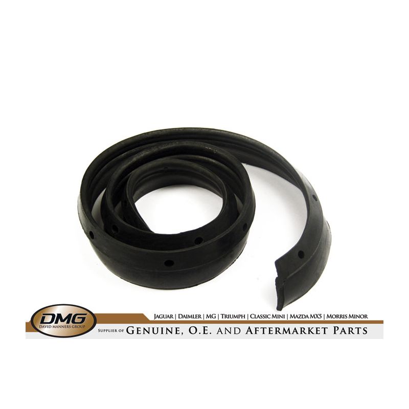 RH FRONT SPLASH SEAL:  MGA 55-62