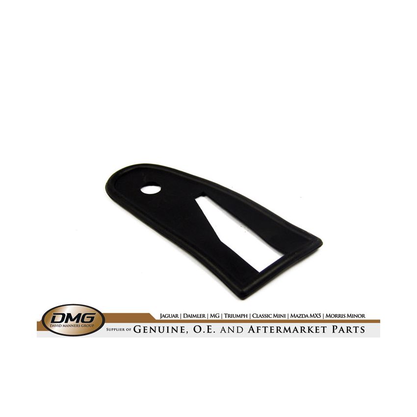 WINDSCREEN POST PAD:  AH 100-6 3000 56-62