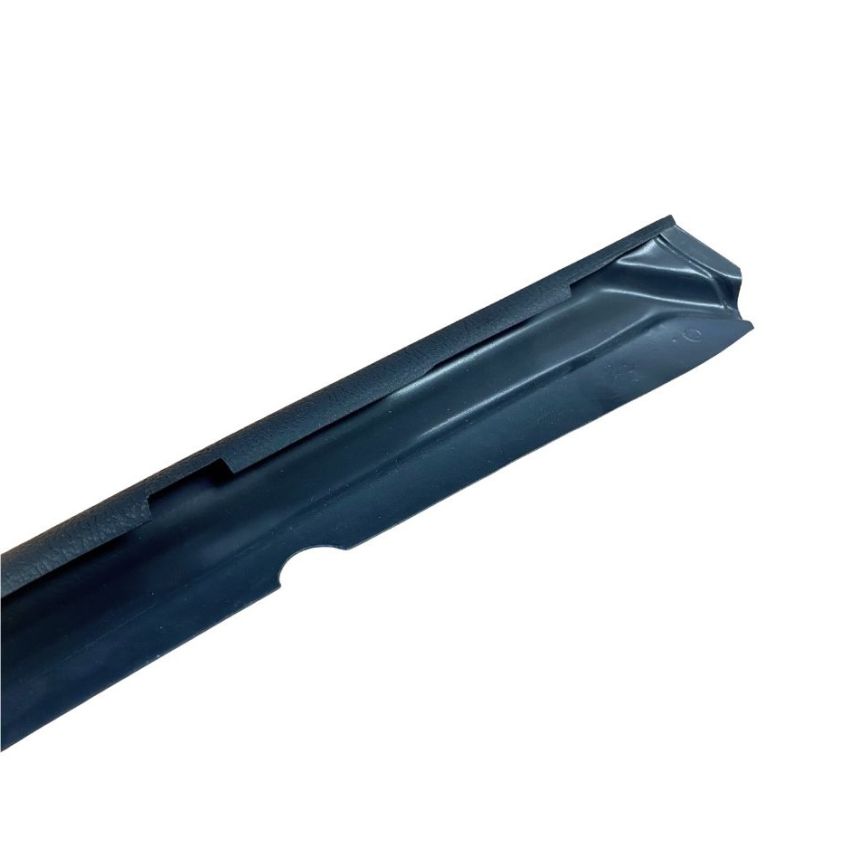 RH TOP DOOR TRIM:  TR6