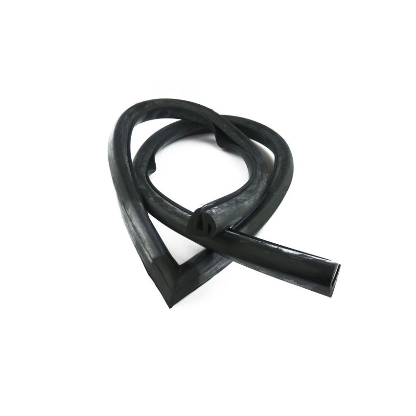 RH SIDESCREEN  RUBBER:  MORRIS MINOR CONVERTIBLE