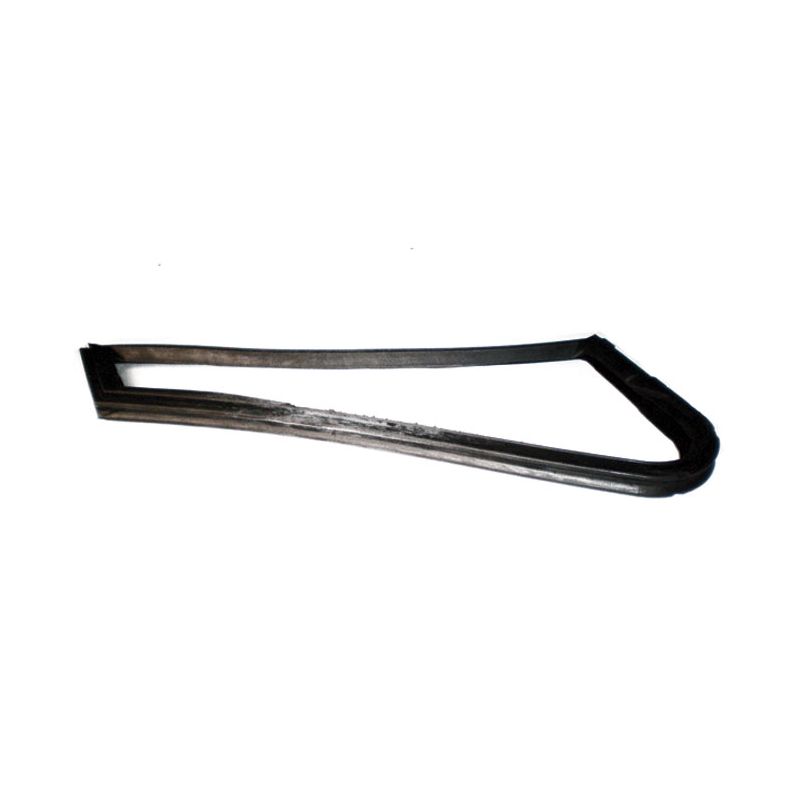 RH QUARTER LIGHT SEAL:  S&M 66-79